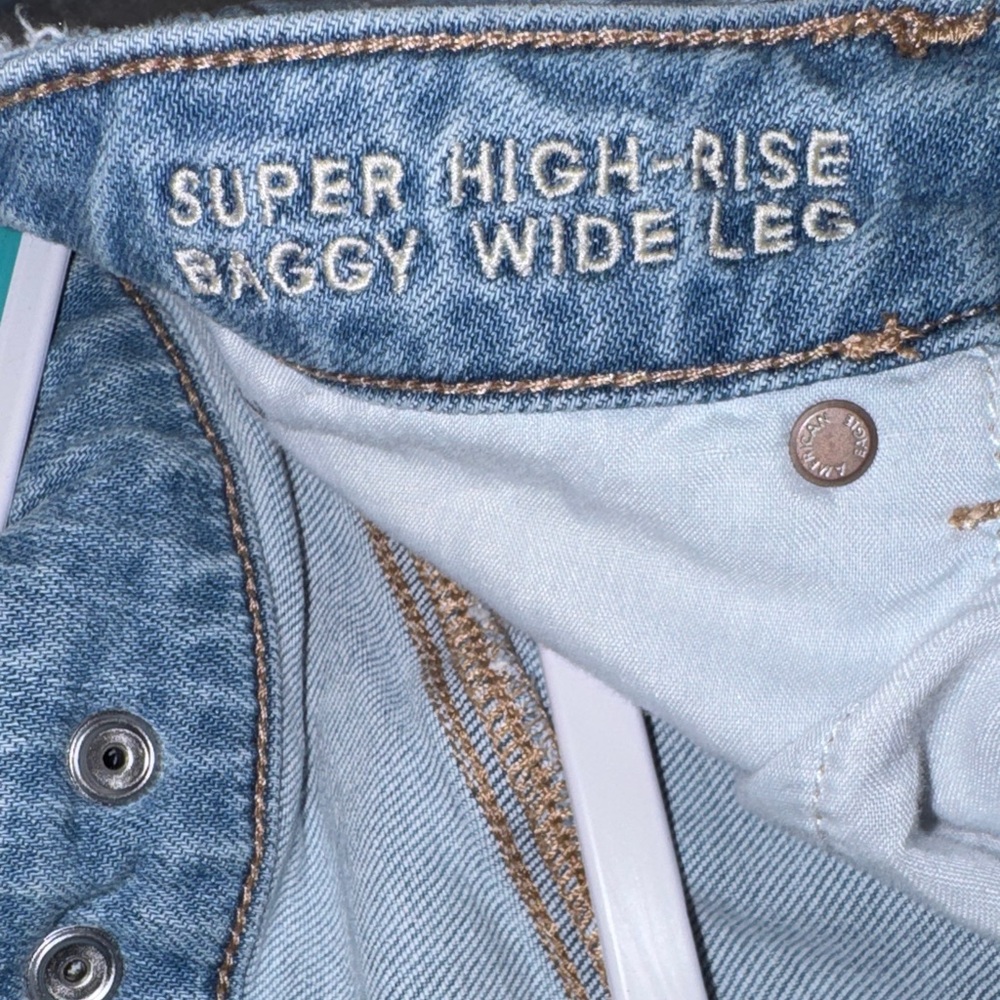 American Eagle Outfitters Women's Baggy Wide Leg Jeans in Light Blue - Picture 5 of 6